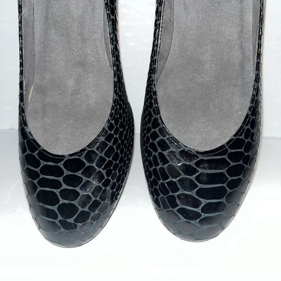 Stuart Weitzman / Snake Embossed Patent Leather Pumps - Picture 8 of 8